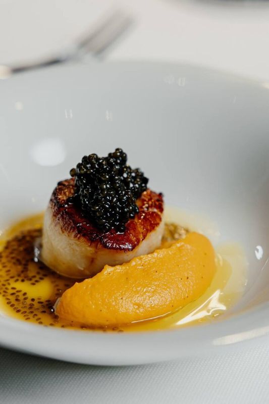 Неповторимый вкус: блюда с черной икрой в «Кузнецкий мост brasserie»