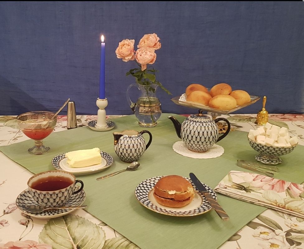 Как испечь сдобные булочки для классического английского чаепития