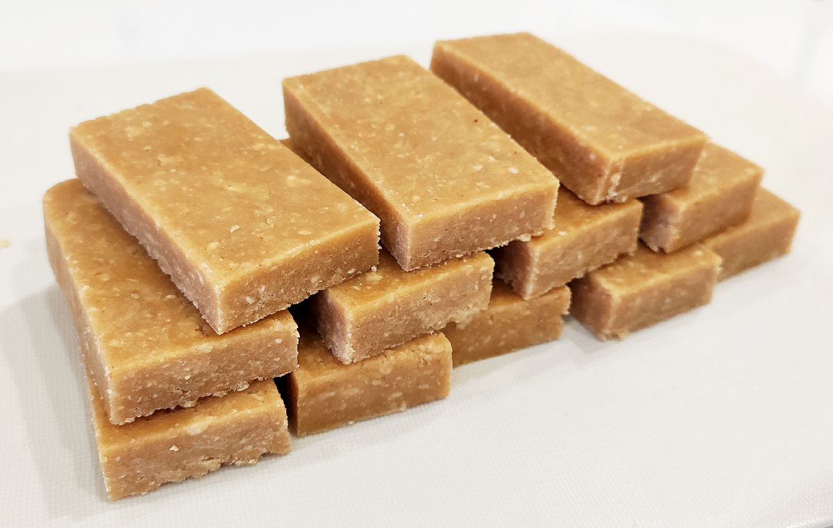 Сладкое наслаждение без угрызений совести: домашние протеиновые батончики с арахисовой пастой