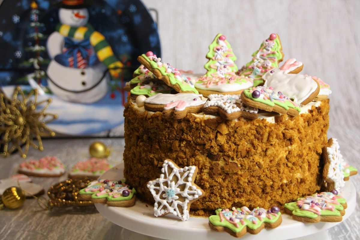 Как удивить гостей: медовик с лимонным курдом на праздничном столе