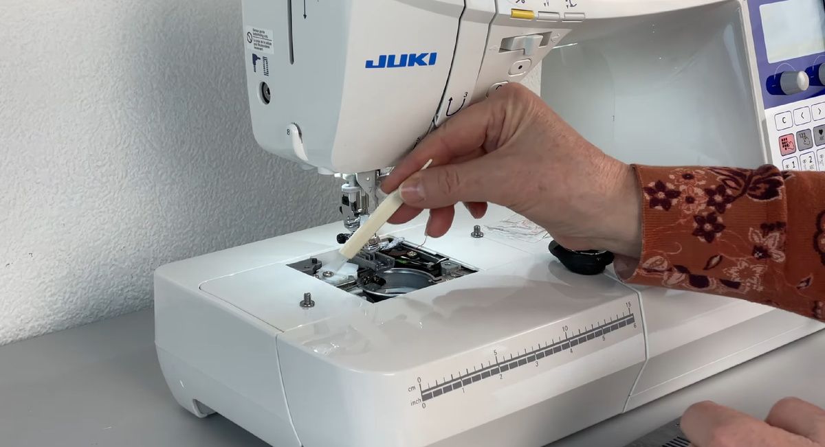 Как правильно чистить швейную машину: пошаговая инструкция