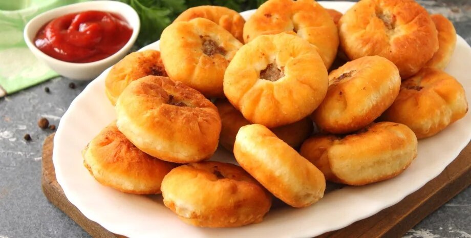 Секреты идеальных беляшей: как избежать сырых начинок и достичь золотистой корочки