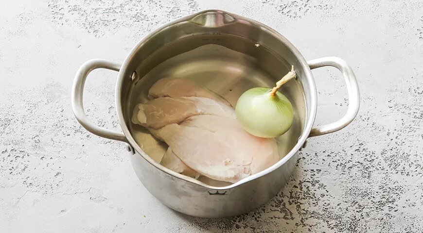 Согревающий суп с брокколи и курицей для всей семьи