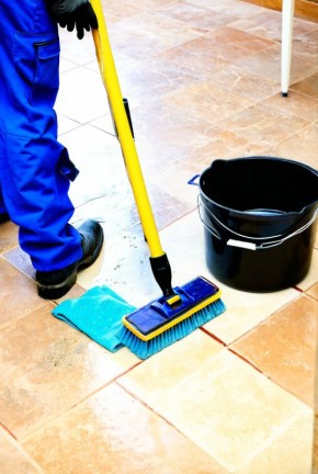 Умная уборка после ремонта: как безопасно удалить цемент и сохранить плитку
