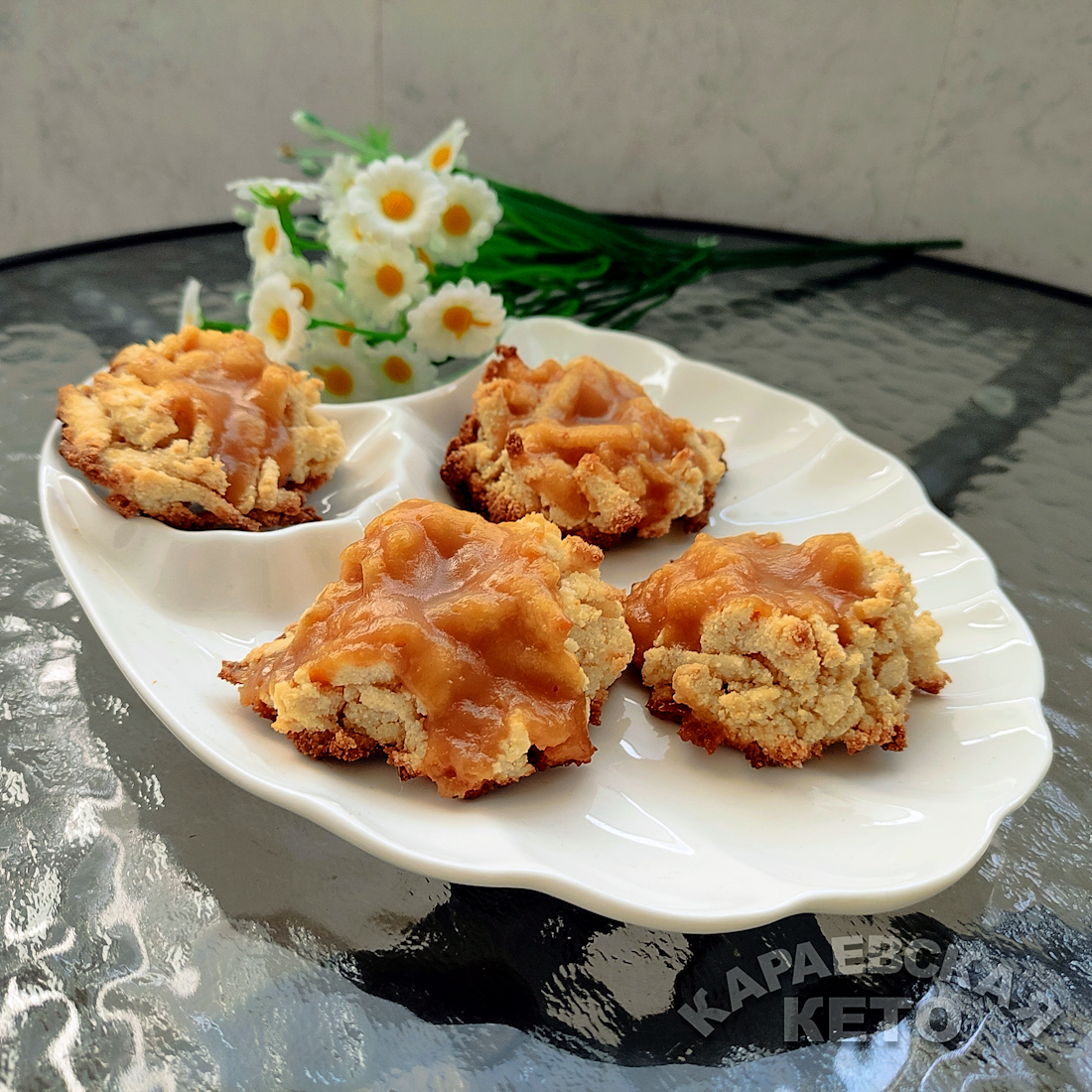 Тертое кето печенье с вареной сгущенкой: вкус, который стоит попробовать