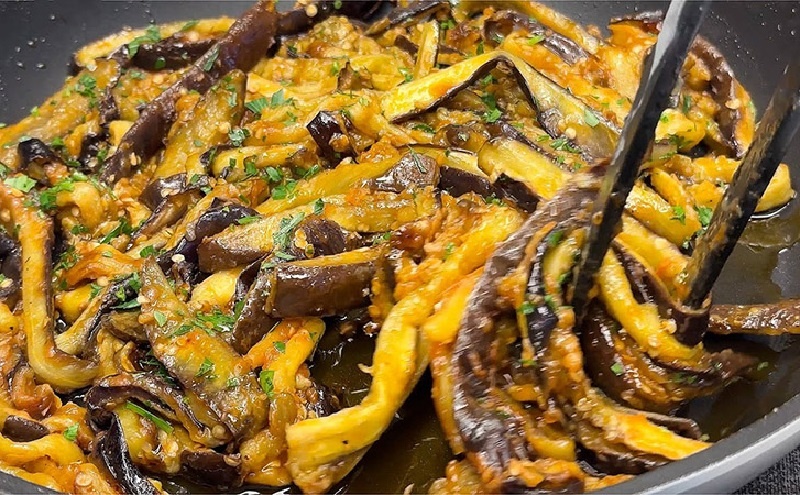 Нежные баклажаны с остринкой и сыром: кулинарная находка для гурманов