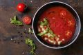 Освежающий холодный томатный суп, идеально подходящий для летних дней