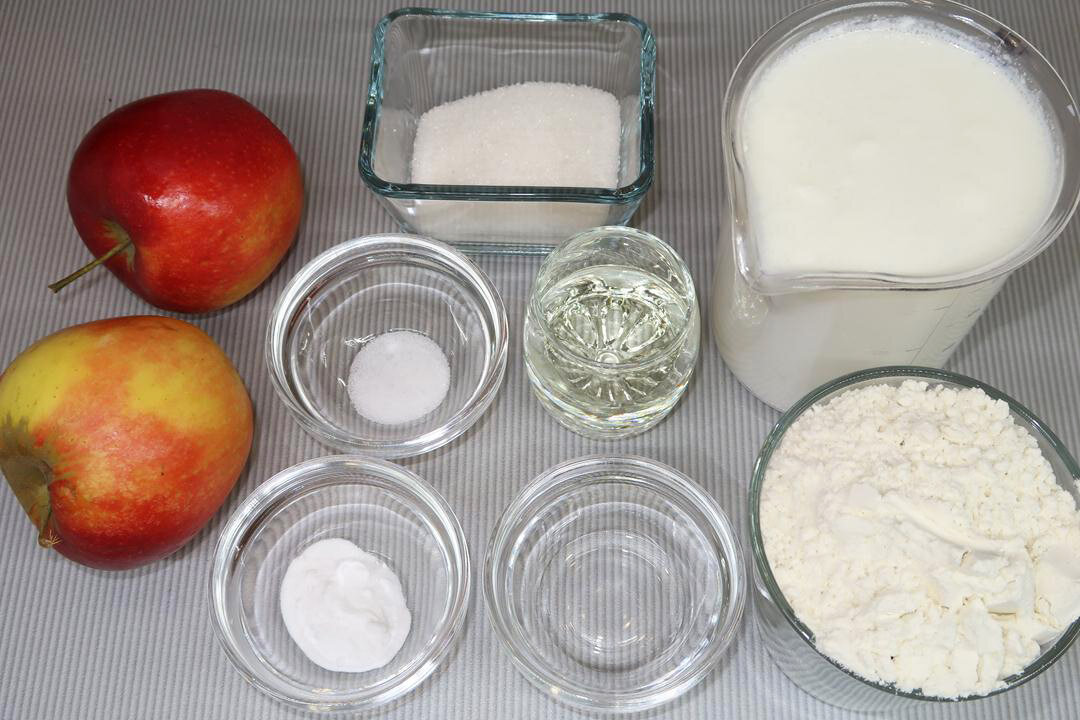 Нежные оладьи с яблоками на кислом молоке