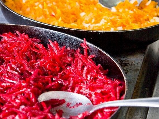 Ароматная свекла в сметанном соусе для уютного ужина