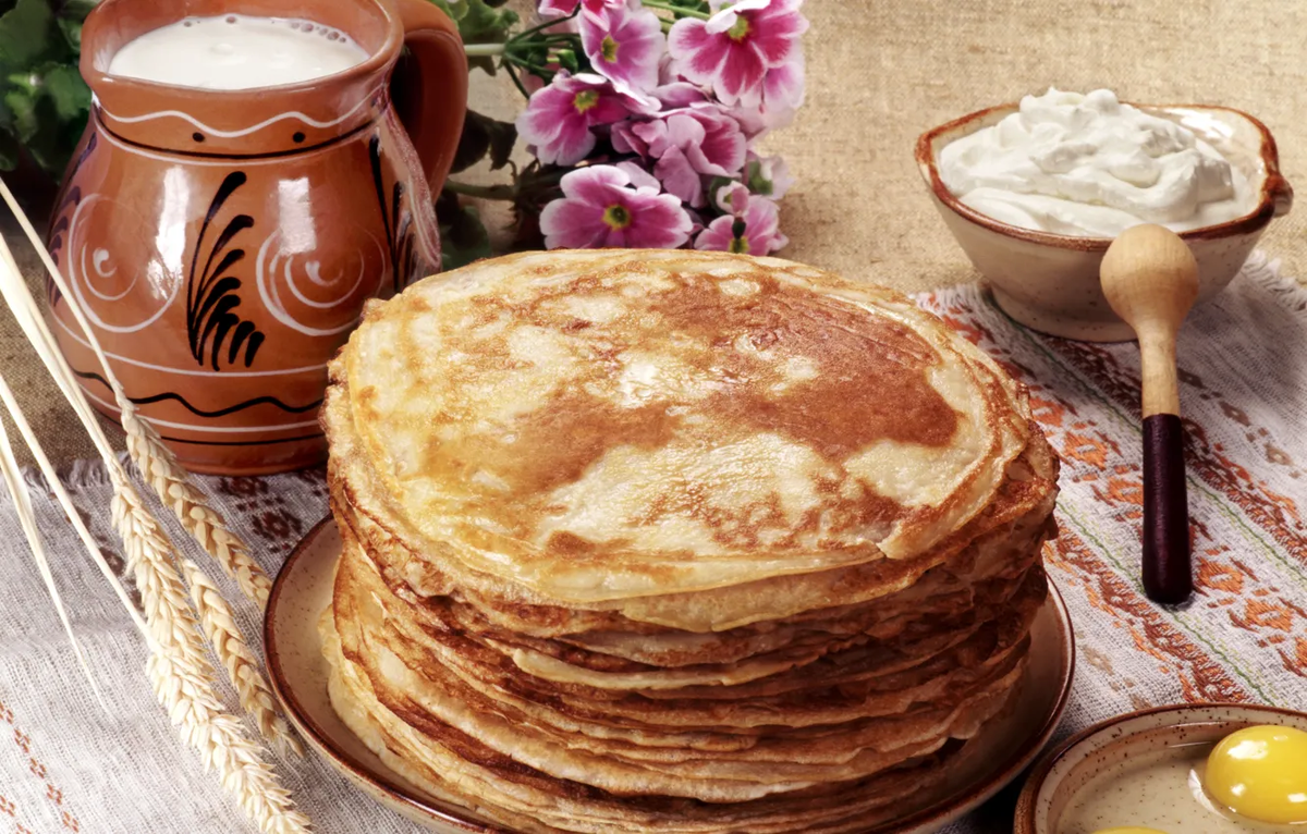 Когда печь блины на Масленицу в 2026 году и какие начинки помогут привлечь удачу