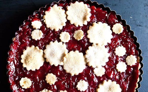 Вишневый торт с миндальным печеньем: насладитесь летними вкусами