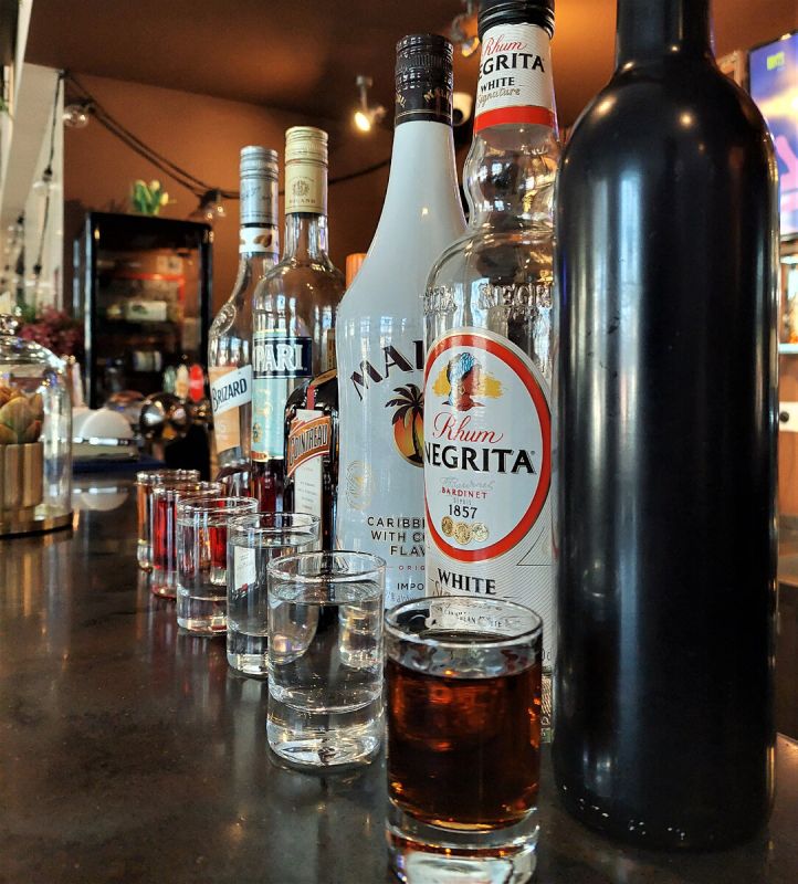 Что такое хаусный алкоголь и почему стоит быть осторожным с коктейлями