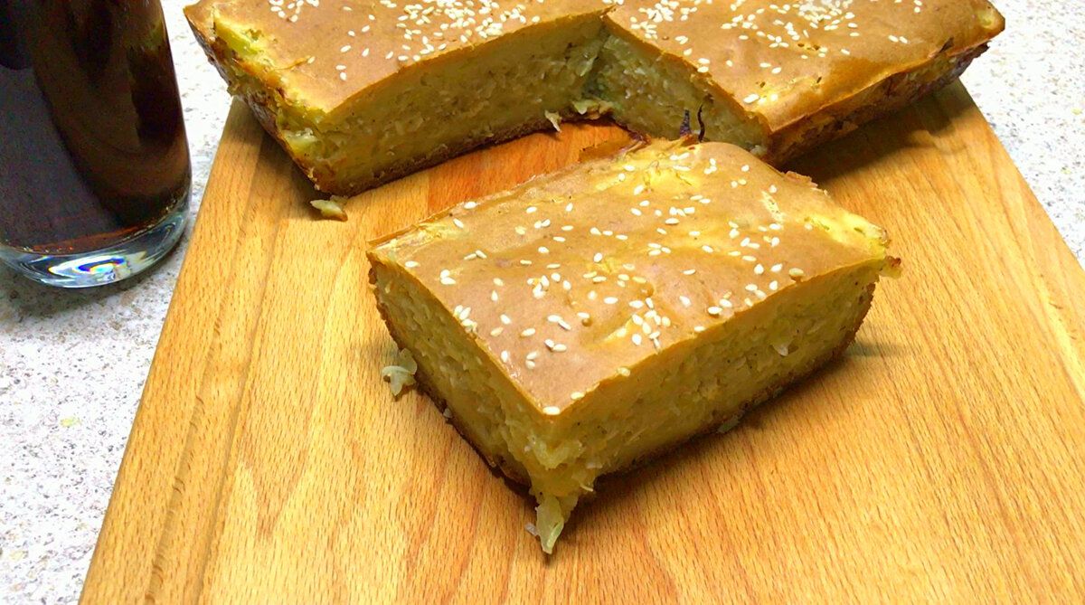 Уютный заливной пирог с капустой: Бабушкин рецепт на скорую руку