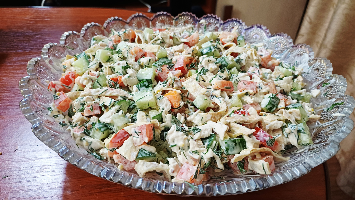 Легкий и ароматный диетический салат для идеального обеда