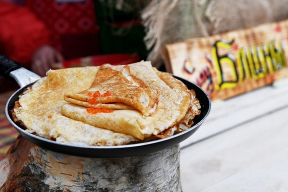 Цена блинов в России на уровне ниже ста рублей для семейного ужина