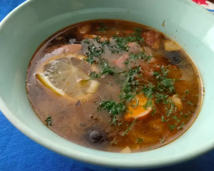 Солянка мясная: традиционный рецепт для настоящих гурманов