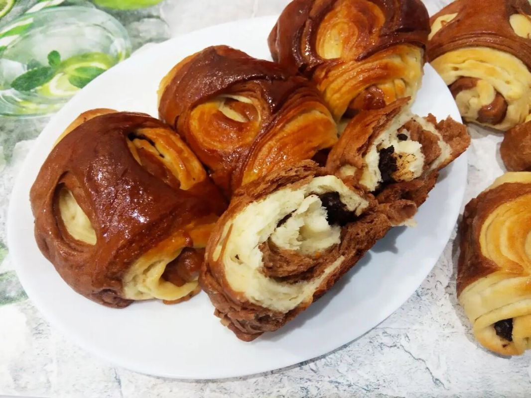 Как приготовить восхитительные булочки с шоколадной начинкой: пошаговый гид