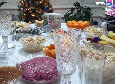 Безопасное новогоднее угощение: как сохранить блюда до лучших времен