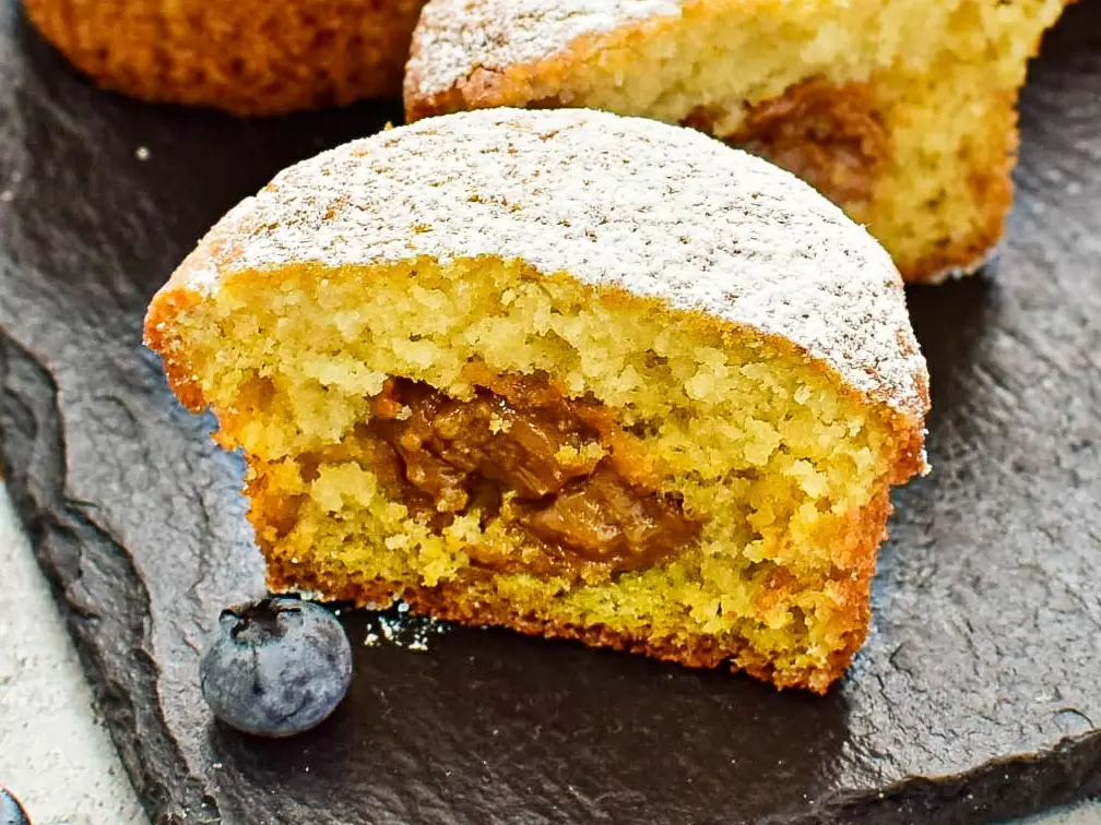 Кексы с сгущёнкой и кефиром: возвращение любимого рецепта