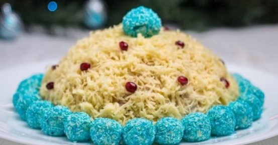 Секреты Новогоднего салата «Шапка Снегурочки», который удивит гостей