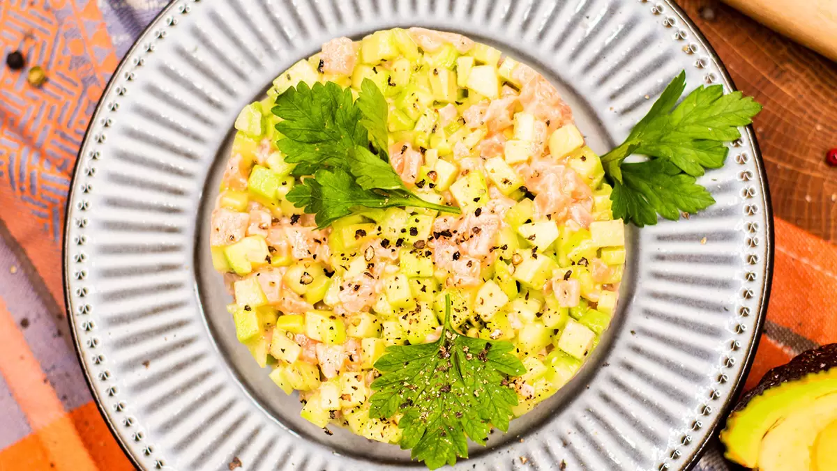 Тартар с авокадо: легкость и изысканность на праздничном столе