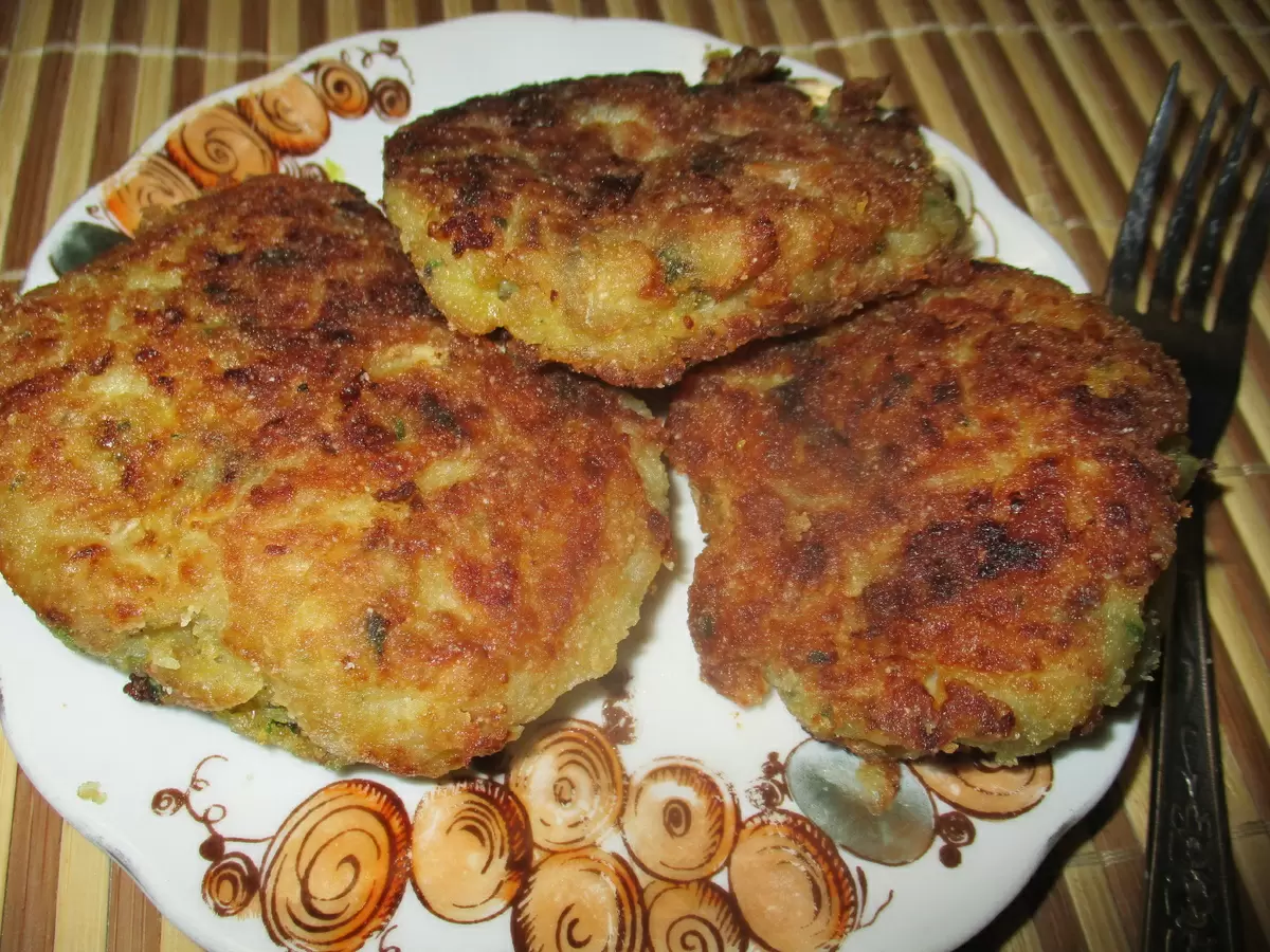 Нежные рыбные котлеты с творогом и кабачками