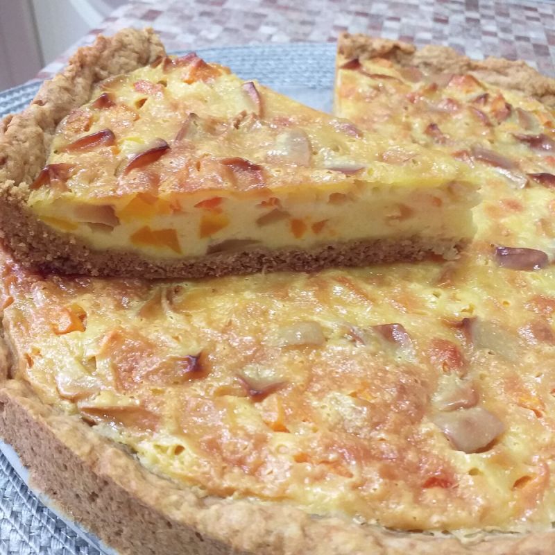 Невероятный пирог с мускатной тыквой и яблоками