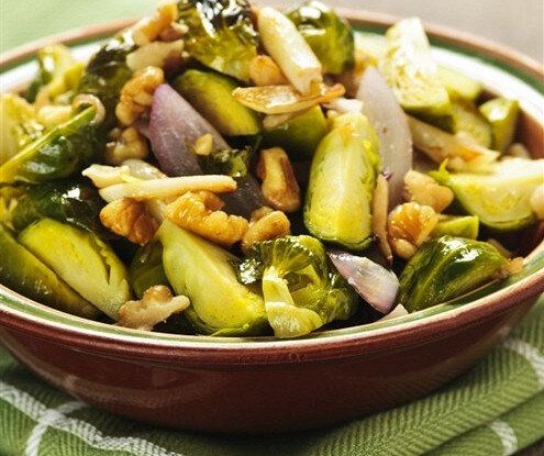 Брюссельская капуста с грецкими орехами: легкий и вкусный рецепт