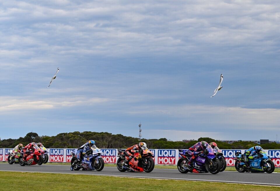 Aprilia триумфально завершает Гран-при Австралии MotoGP с двумя победами