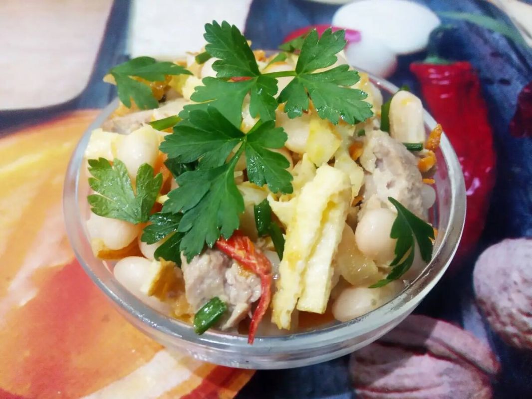Кулинарное вдохновение: салат с фасолью и мясом, который покорит сердца