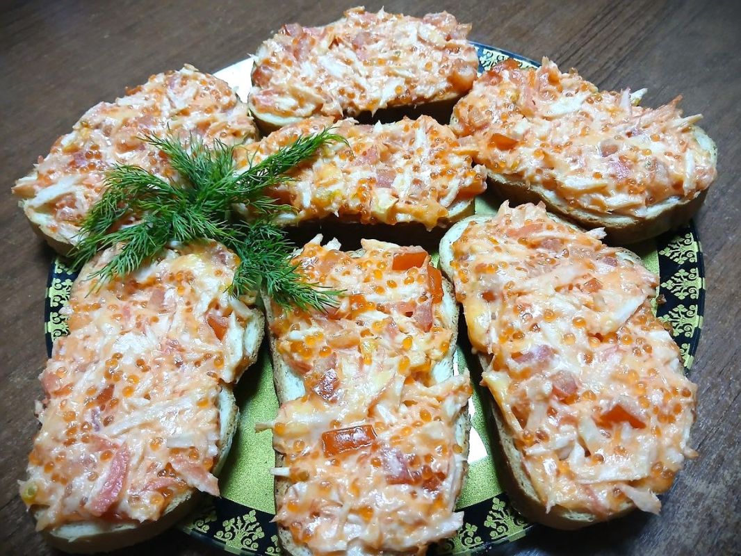 Вкусные бутерброды с крабовыми палочками и икрой: откройте для себя "Крабовые фантазии"