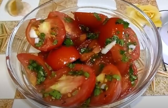 Легкие и пикантные помидоры по-корейски для вашего стола
