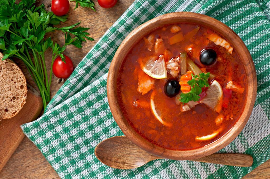Волшебство вкуса: как приготовить идеальную сборную мясную солянку