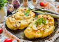 Цветная капуста по-новому: как приготовить стейки с грибами и сыром